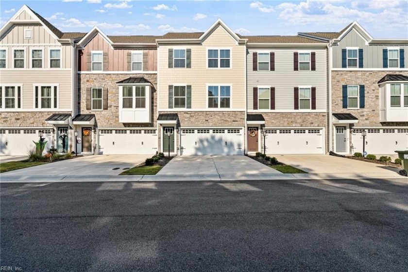 Beautiful 3-story townhome style condo in the sought-after - Beach Townhome/Townhouse for sale in Chesapeake, Virginia on Beachhouse.com