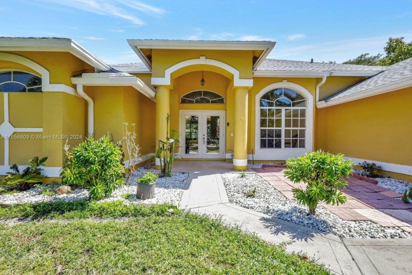 Beautiful house situated on 1.15-acre lot, this beautifully - Beach Home for sale in Palm Beach, Florida on Beachhouse.com