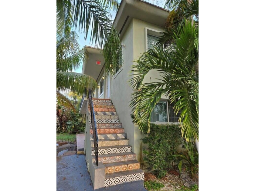 Exceptional four-plex investment opportunity, extensively - Beach Townhome/Townhouse for sale in Miami Beach, Florida on Beachhouse.com