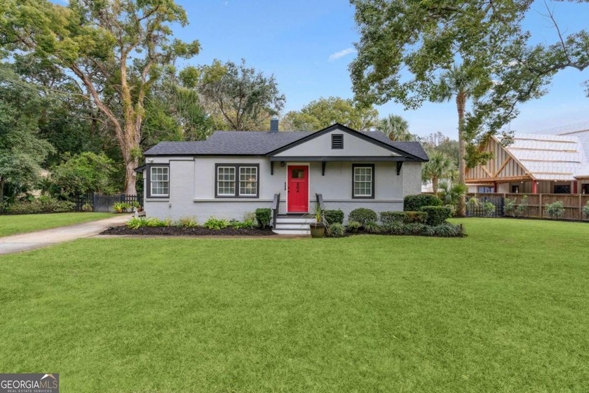 Coastal Elegance Meets Modern Luxury on St. Simons Island in - Beach Home for sale in Saint Simons, Georgia on Beachhouse.com