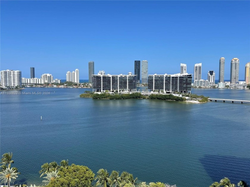 WELCOME TO AN EXQUISITE LUXURY CONDO WITH BREATHTAKING - Beach Condo for sale in Aventura, Florida on Beachhouse.com