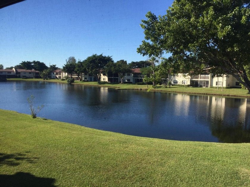 Beautifully light and bright completely updated unit, phenomenal - Beach Condo for sale in Boca Raton, Florida on Beachhouse.com