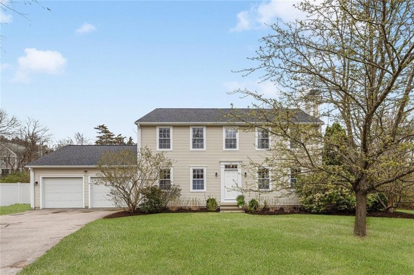 Welcome to this beautiful 3 BR, 2.5 BA classic colonial in - Beach Home for sale in Jamestown, Rhode Island on Beachhouse.com