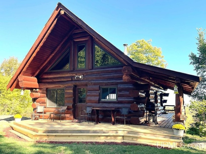 MICHIGAN LOG CABIN ON 80-ACRES - WITH A MILLION DOLLAR VIEW! - Beach Home for sale in Marquette, Michigan on Beachhouse.com