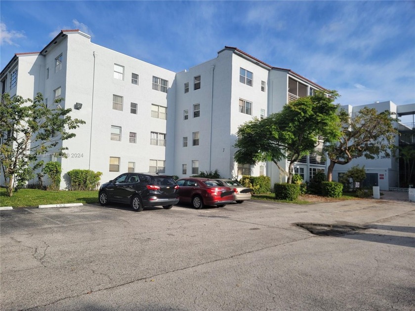 Price Improvement****Welcome to your serene oasis of Somerset in - Beach Condo for sale in Lauderdale Lakes, Florida on Beachhouse.com