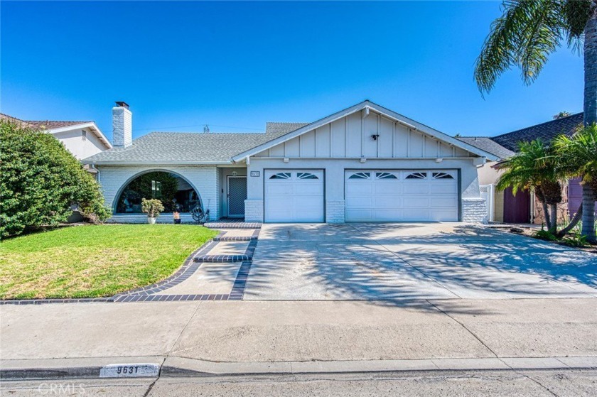 Exceptional Opportunity Near the Beach.  Don't miss this rare - Beach Home for sale in Huntington Beach, California on Beachhouse.com