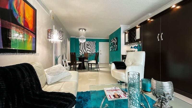 This luxurious 1 bedroom & 1.5 bathroom unit offers spacious - Beach Condo for sale in Hollywood, Florida on Beachhouse.com