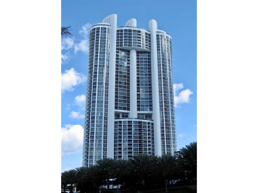 A gem on in Sunny Isles Beach. A spacious 2-bedroom, 2-bath - Beach Condo for sale in Sunny Isles Beach, Florida on Beachhouse.com