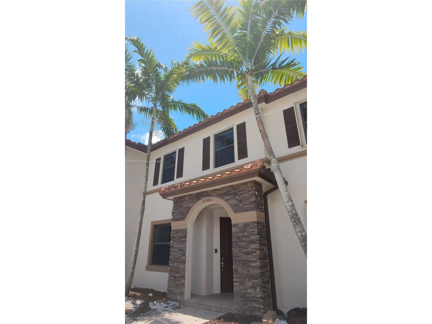 NEW LISTING !!Charming 3-bed, 2.5 bath  unit townhouse in the - Beach Townhome/Townhouse for sale in Homestead, Florida on Beachhouse.com