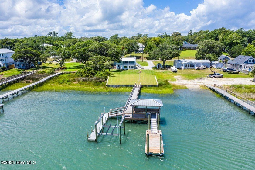 Turnkey Deep-Water ICW Retreat with Dock, Boat Lift & - Beach Home for sale in Hampstead, North Carolina on Beachhouse.com