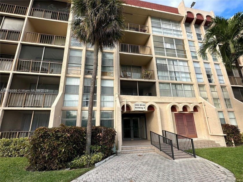 Corner unit, 1450 SQ.FT. Split Floor Plan, 2BD 2BA with 2 - Beach Condo for sale in Hallandale Beach, Florida on Beachhouse.com