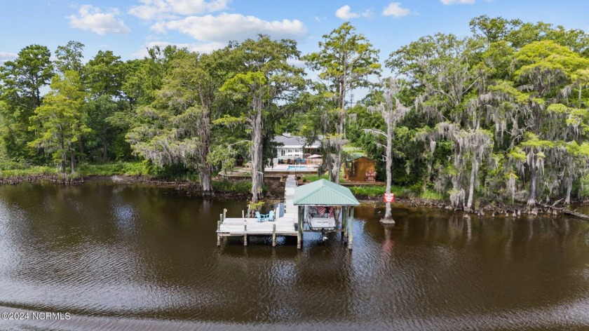 Welcome to 171 Perrytown Road, a charming house nestled along - Beach Home for sale in New Bern, North Carolina on Beachhouse.com
