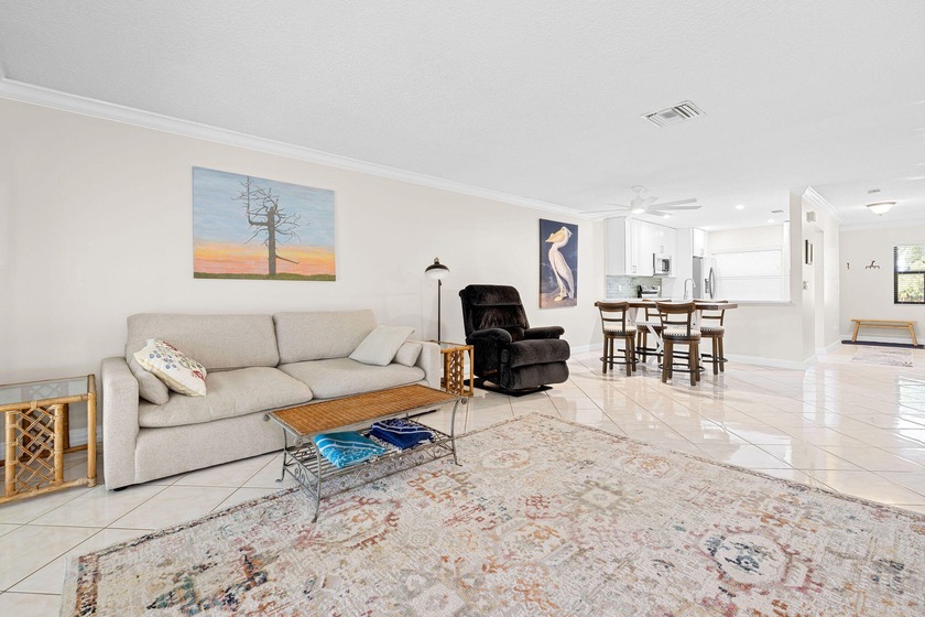 Beautifully maintained 2-bedroom, 2-bath second-floor condo in - Beach Condo for sale in Boca Raton, Florida on Beachhouse.com