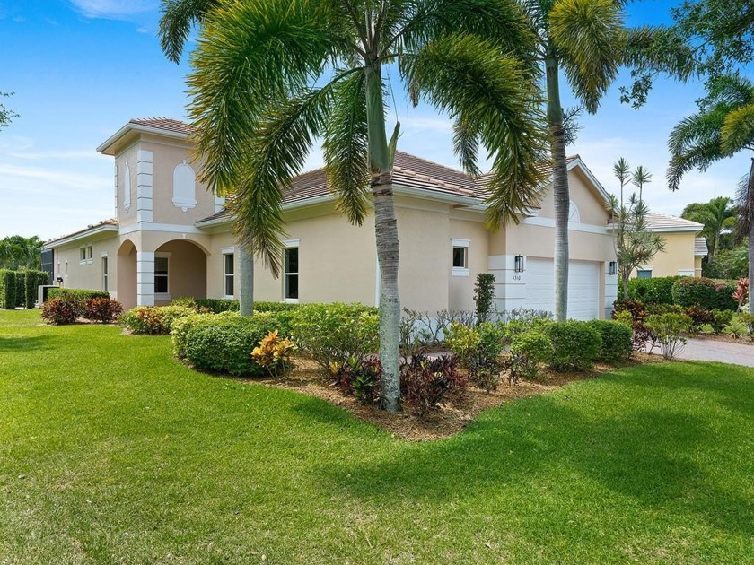 Sensational Riverwind pool home. Totally renovated & move in - Beach Home for sale in Vero Beach, Florida on Beachhouse.com