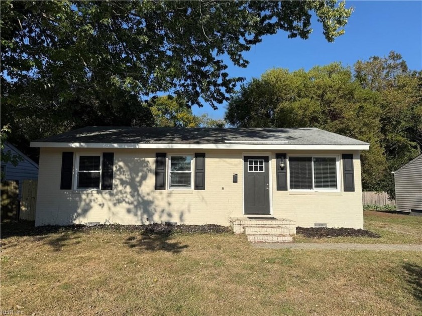 Come and see this well maintained home located in a quite - Beach Home for sale in Hampton, Virginia on Beachhouse.com