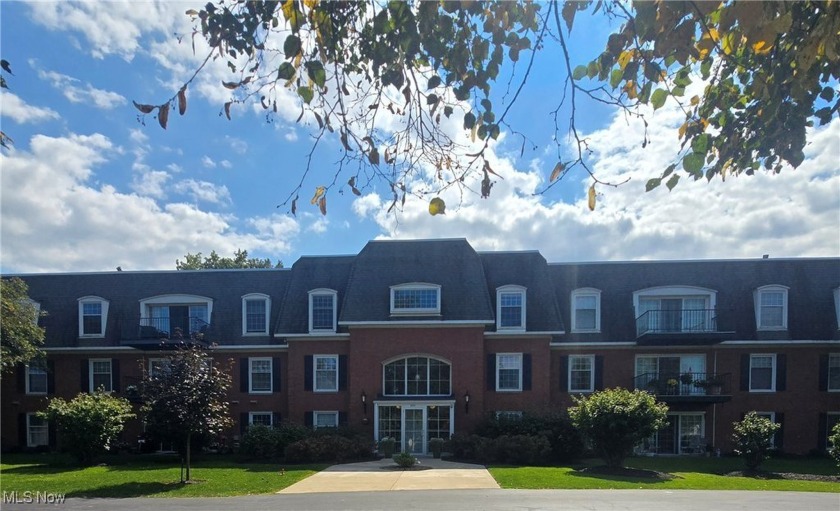 Move Right In! Great 2 Bedroom, 2 Bath Condo, Many Updates - Beach Condo for sale in Rocky River, Ohio on Beachhouse.com