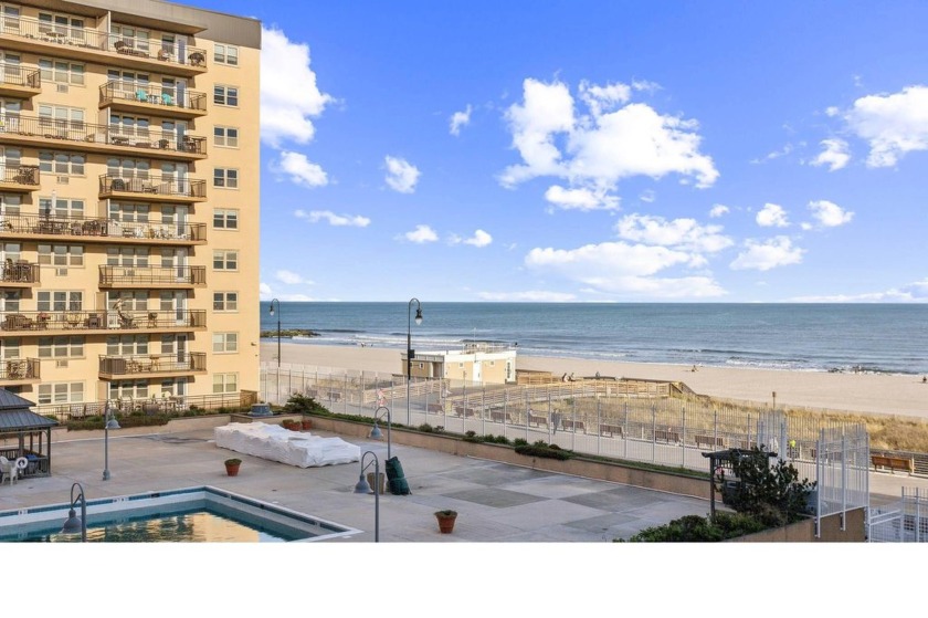 This is a junior 4 which is completely convertible to a 2 - Beach Home for sale in Long Beach, New York on Beachhouse.com