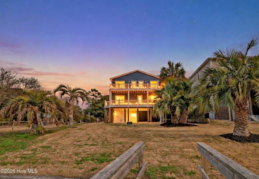 INTRACOASTAL WATERWAY OASIS! Breathtaking views of the ICW from - Beach Home for sale in Oak Island, North Carolina on Beachhouse.com