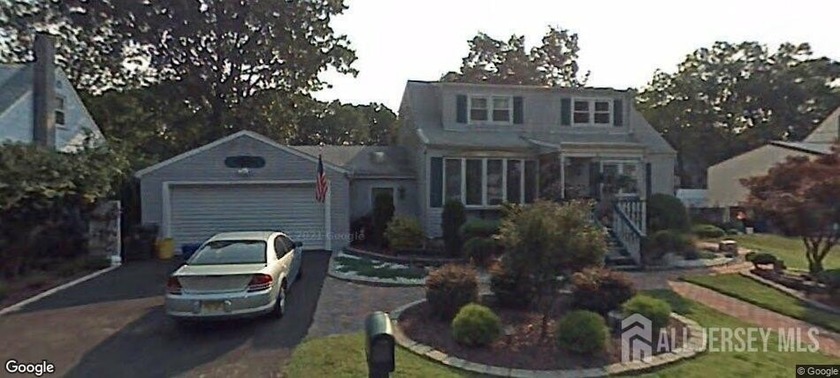 Great Location! 5 Houses to the bus stop to NY and New Brunswick - Beach Home for sale in Old Bridge, New Jersey on Beachhouse.com