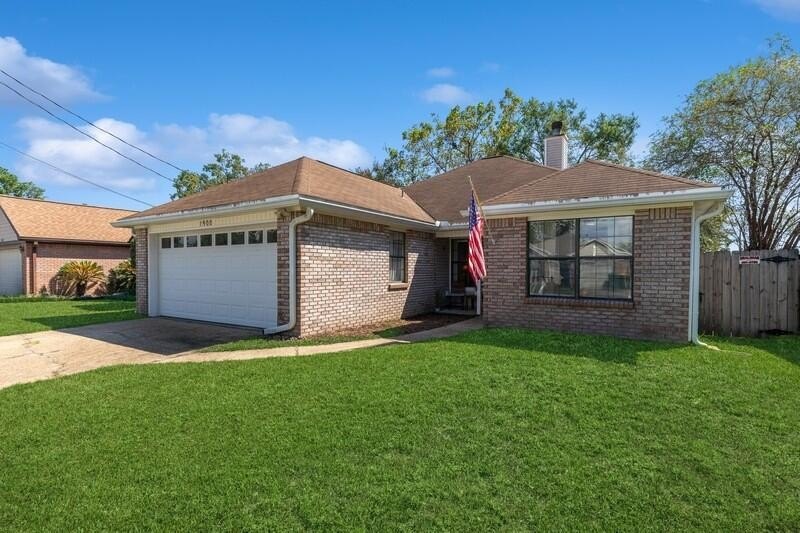 Welcome home! This well-kept home boasts a desirable split - Beach Home for sale in Fort Walton Beach, Florida on Beachhouse.com