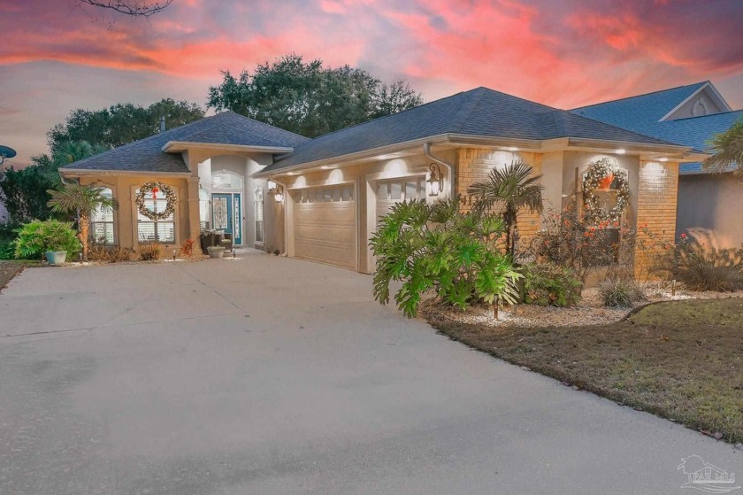 This executive ranch in the much desired Oak Pointe community is - Beach Home for sale in Gulf Breeze, Florida on Beachhouse.com