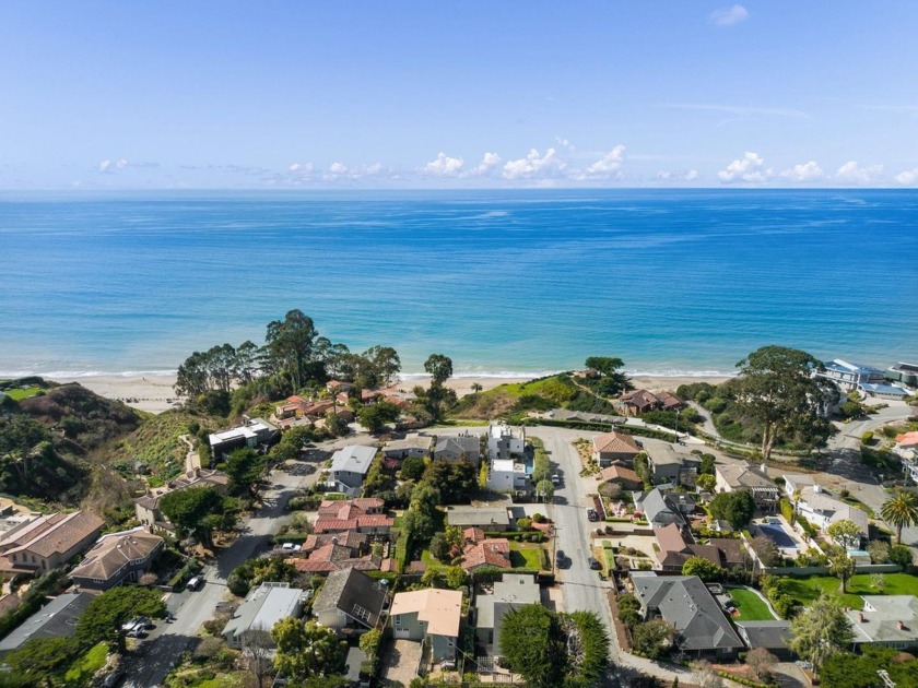 Mid Century Modern living in the coveted *Cliff Drive* - Beach Home for sale in Aptos, California on Beachhouse.com