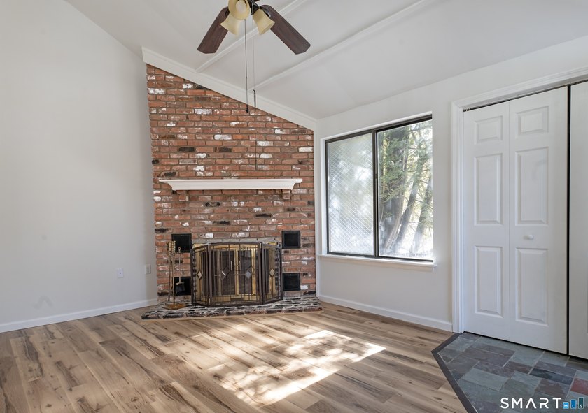 Private Pet friendly End unit newly refreshed! Ranch style - Beach Townhome/Townhouse for sale in Guilford, Connecticut on Beachhouse.com