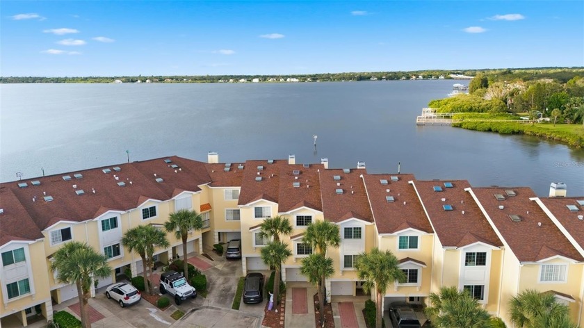 Come take a look at this beautiful 3 bedroom, 3 bath townhome - Beach Townhome/Townhouse for sale in Oldsmar, Florida on Beachhouse.com