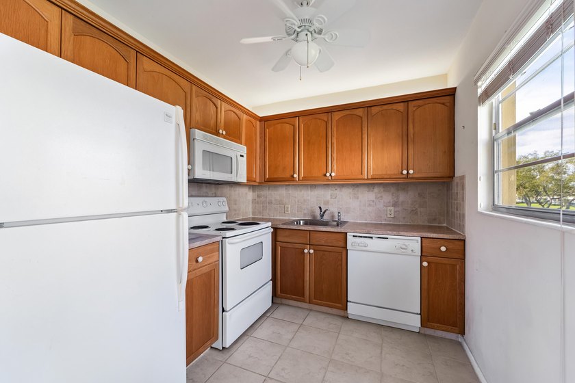 Lovely 2 bd, 1.5 bth condo in famous Boca Raton, FL. Beach is 15 - Beach Condo for sale in Boca Raton, Florida on Beachhouse.com