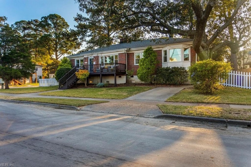 Beautifully maintained Larchmont ranch with one level of living - Beach Home for sale in Norfolk, Virginia on Beachhouse.com