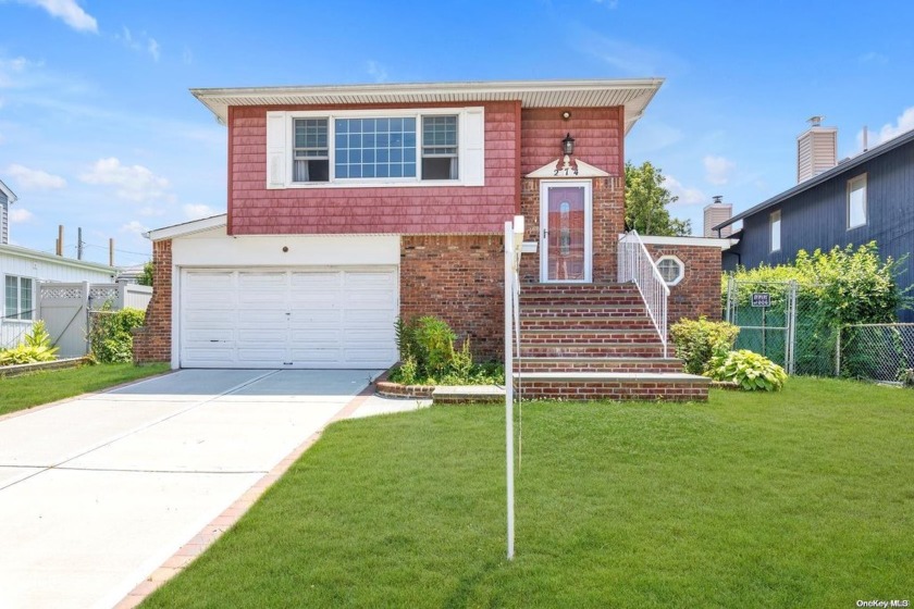 Stunning Four Bedroom, Two Bath Home in West Home Prime - Beach Home for sale in Long Beach, New York on Beachhouse.com