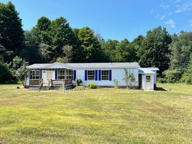 This 3 bedroom, 2 bathroom Arcadia home is just minutes from - Beach Home for sale in Arcadia, Michigan on Beachhouse.com