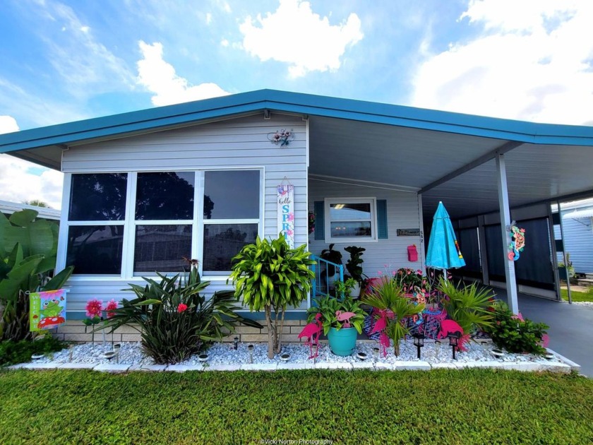 This 2 bed 2 bath home is located in Lincolnshire Estates a 5 - Beach Home for sale in Largo, Florida on Beachhouse.com