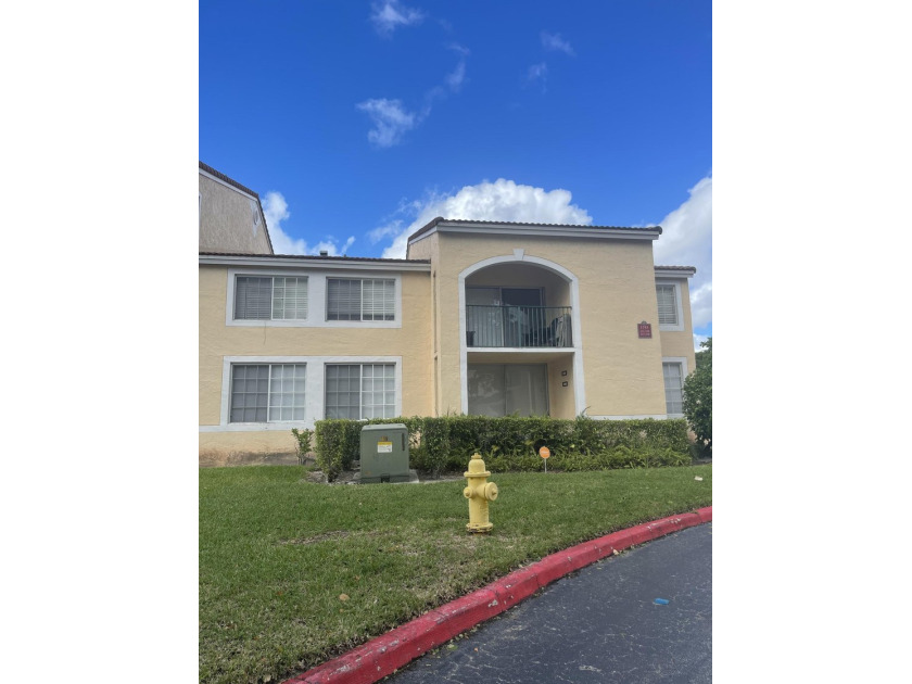 Wonderful rare 3bed/2bath ground floor condo with detached 1-car - Beach Condo for sale in West Palm Beach, Florida on Beachhouse.com