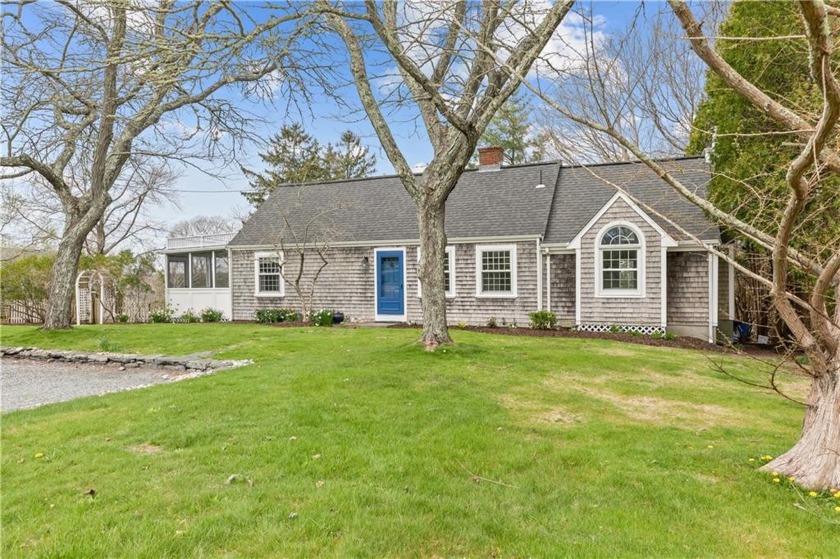 Offers due by 5pm on Tuesday 4/23* Make South Tiverton your new - Beach Home for sale in Tiverton, Rhode Island on Beachhouse.com
