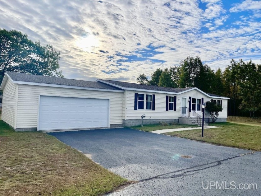 3 bedroom 2 bath manufactured home on a rented lot in Lake Bluff - Beach Home for sale in Gladstone, Michigan on Beachhouse.com