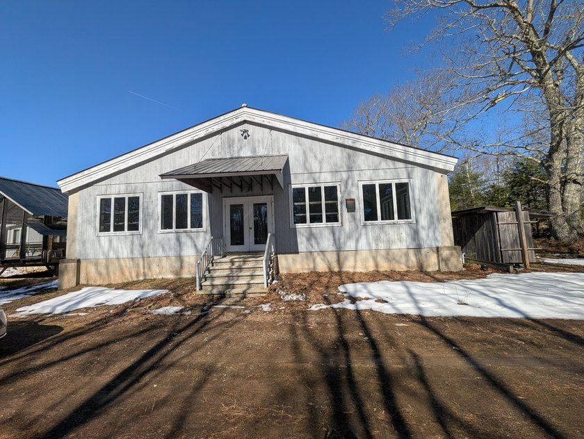 This building is full of possibilities and waits for its next - Beach Commercial for sale in Bristol, Maine on Beachhouse.com