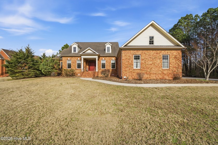 Waterfront living in Heritage Shores. This 3 bedroom, 3.5 bath - Beach Home for sale in Hertford, North Carolina on Beachhouse.com
