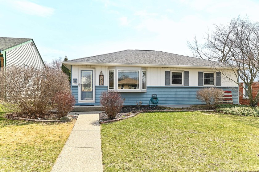 METICULOUSLY MAINTAINED AND MOVE-IN READY RANCH with finished LL - Beach Home for sale in Cudahy, Wisconsin on Beachhouse.com
