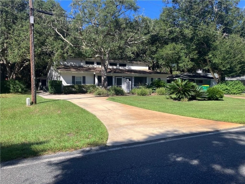 Over 1500 sq feet in this 1/2 duplex offering open concept - Beach Home for sale in Jekyll Island, Georgia on Beachhouse.com