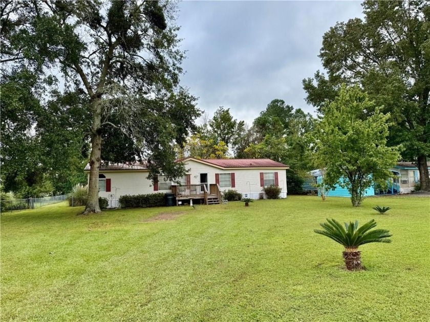 Such great potential! This spacious 3 bedroom, 2 bath home - Beach Home for sale in Brunswick, Georgia on Beachhouse.com