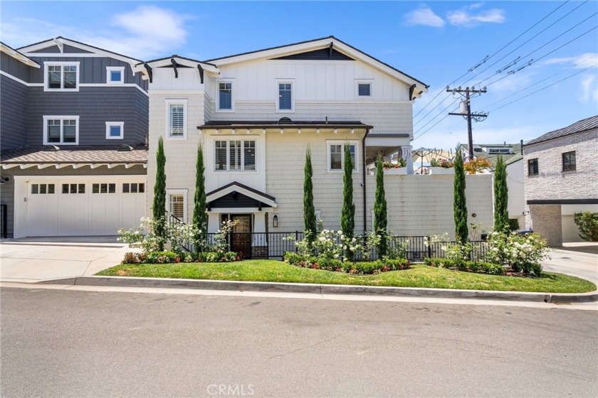 Welcome to 3731 4th Avenue, a spacious back corner unit nestled - Beach Condo for sale in Corona Del Mar, California on Beachhouse.com