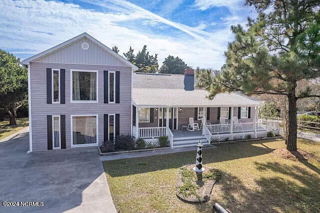 Profitable Duplex in Prime Location! This beautifully renovated - Beach Townhome/Townhouse for sale in Morehead City, North Carolina on Beachhouse.com