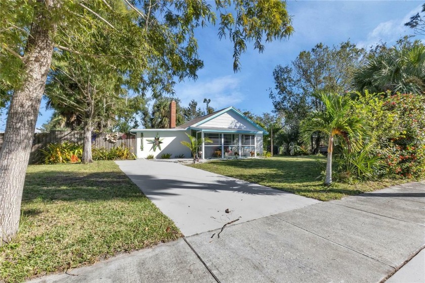 TURNKEY FURNISHED COASTAL COTTAGE on 2.5 LOTS in DOWNTOWN PUNTA - Beach Home for sale in Punta Gorda, Florida on Beachhouse.com