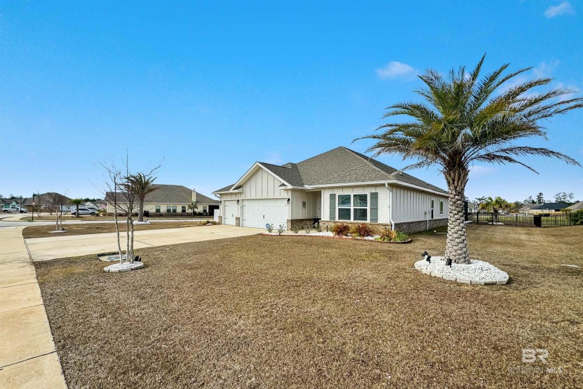 Beautiful and immaculate 4bedroom 3 bathroom Gold-fortified home - Beach Home for sale in Gulf Shores, Alabama on Beachhouse.com