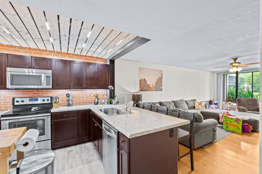 INVESTOR DEAL! This 2/2 first floor unit boots a large kitchen - Beach Condo for sale in Davie, Florida on Beachhouse.com