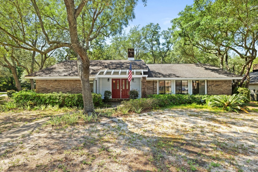 Spacious retreat home nestled on 1/3 acre corner lot is awaiting - Beach Home for sale in Niceville, Florida on Beachhouse.com