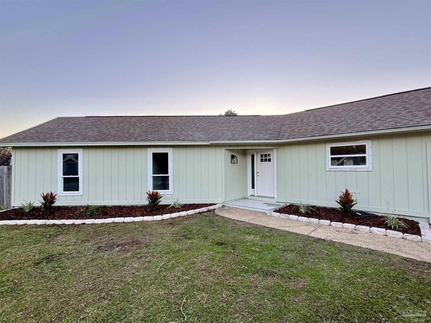 This 4 bedroom 2 bathroom home in the heart of Villa Venyce has - Beach Home for sale in Gulf Breeze, Florida on Beachhouse.com