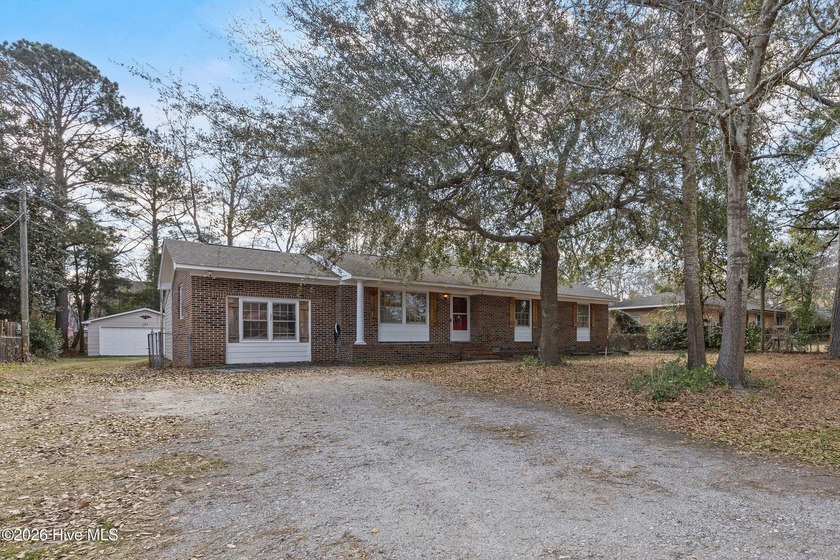 Located in the Tanglewood neighborhood. Charming single-family - Beach Home for sale in Wilmington, North Carolina on Beachhouse.com