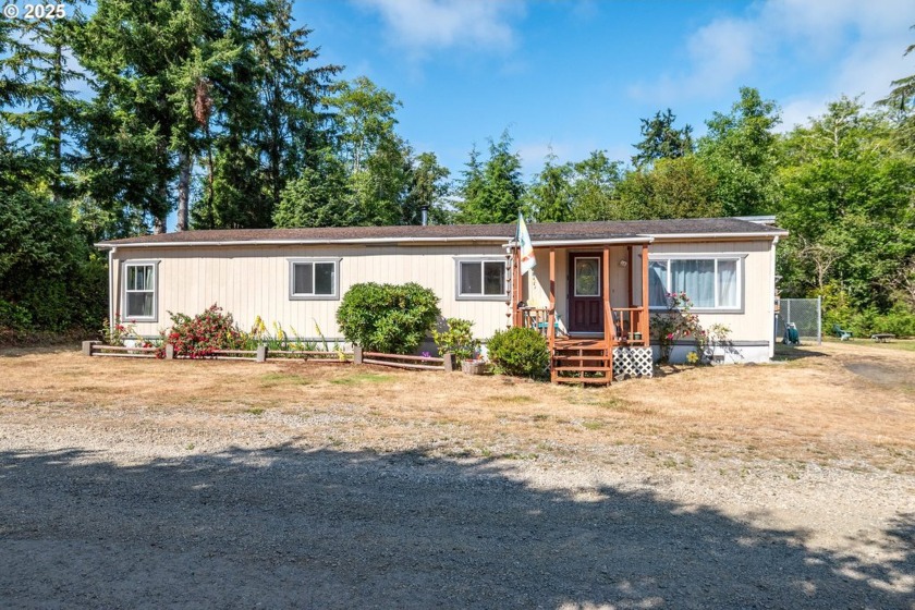 Just blocks from the beach, this cozy, inviting home sits on a - Beach Home for sale in Ocean Park, Washington on Beachhouse.com